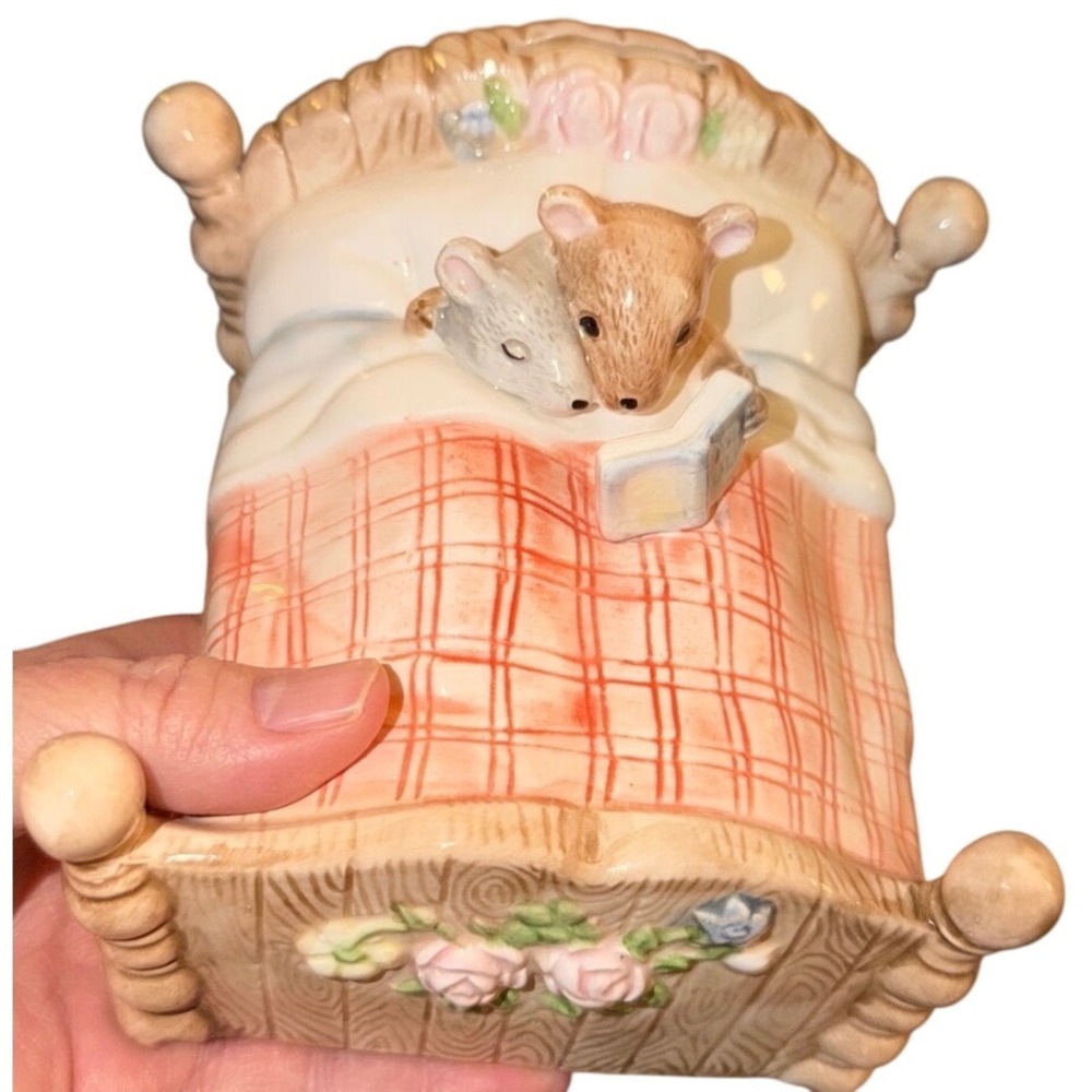 Terragraphics 1985 Ceramic Piggy Bank Bed Mice Reading‎ Book Liz Shepherd mouse